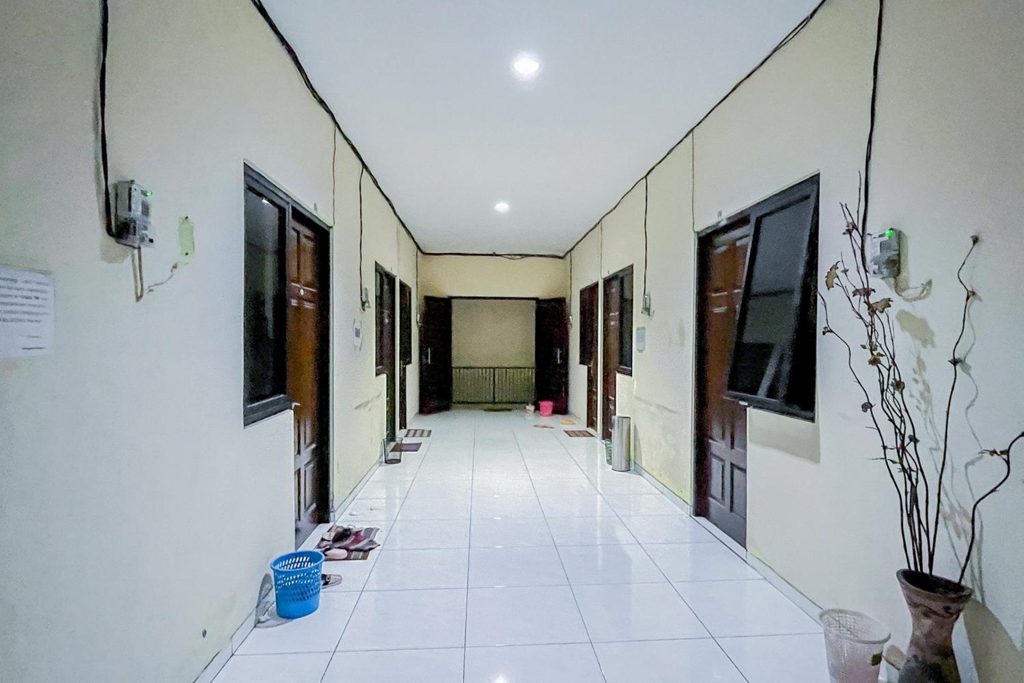 Reddoorz At Graha 99 Simomulyo Hotel Surabaya Luaran gambar