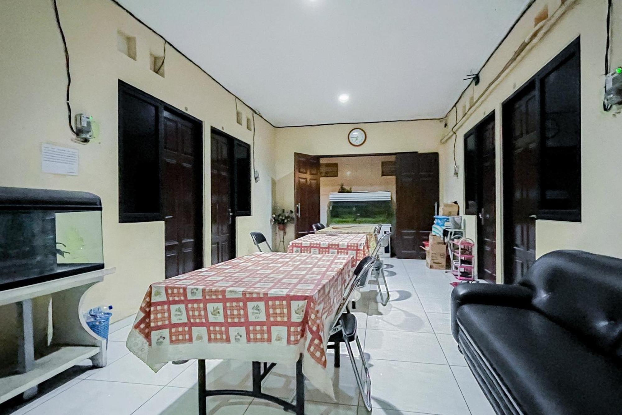 Reddoorz At Graha 99 Simomulyo Hotel Surabaya Luaran gambar