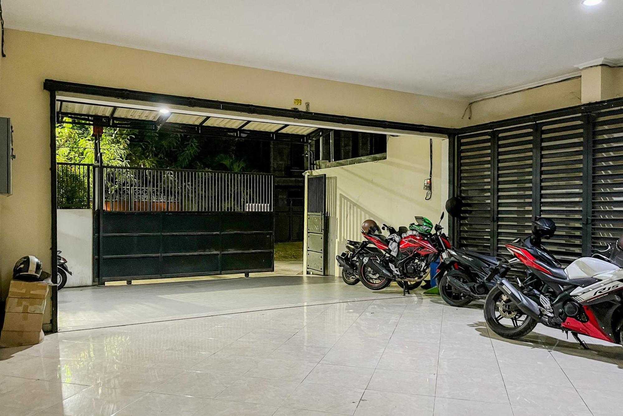 Reddoorz At Graha 99 Simomulyo Hotel Surabaya Luaran gambar