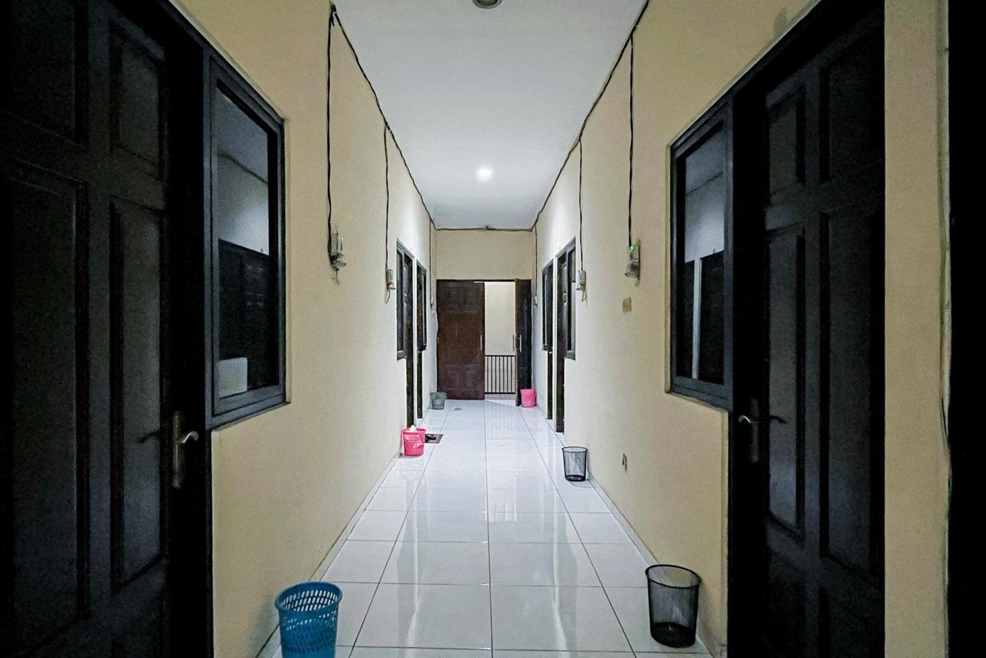 Reddoorz At Graha 99 Simomulyo Hotel Surabaya Luaran gambar